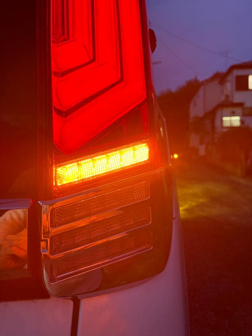 ヒロくん様、専用　ヴァレンティテールランプ・ノア、ヴォクシー80 系