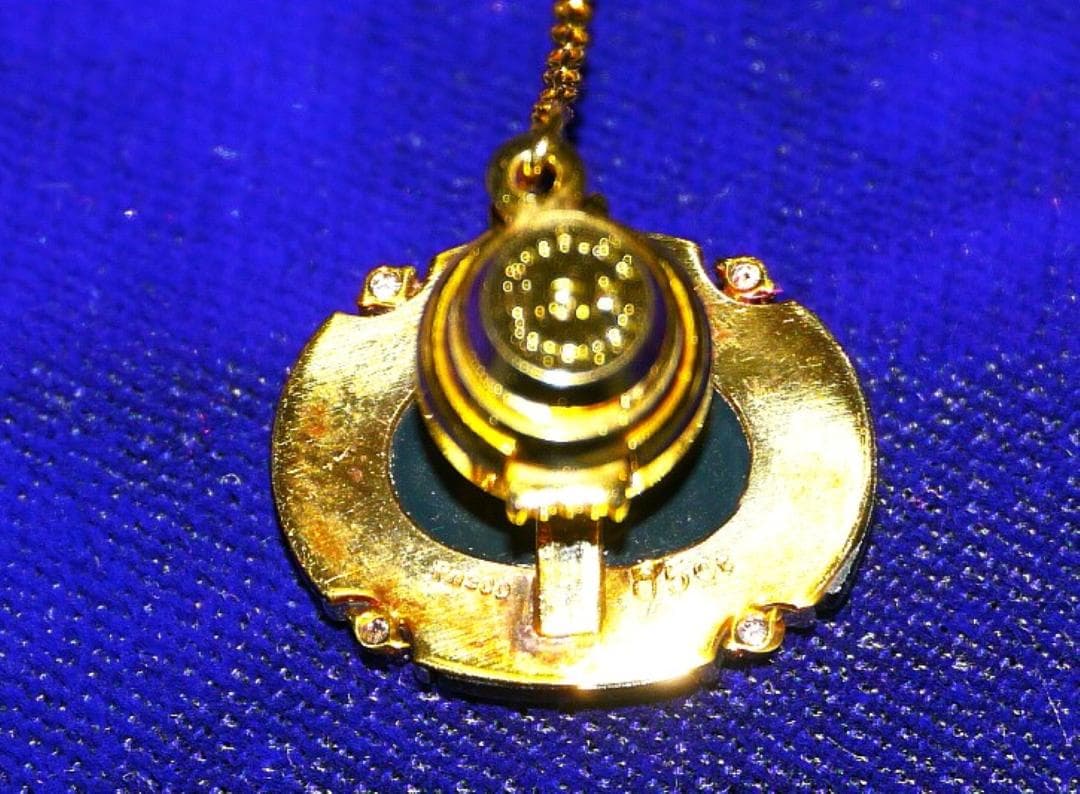 あ*ー様 質感あるk18ゴールド・ダイヤ・プラチナ・カメオ 馬モチーフカフスタイ