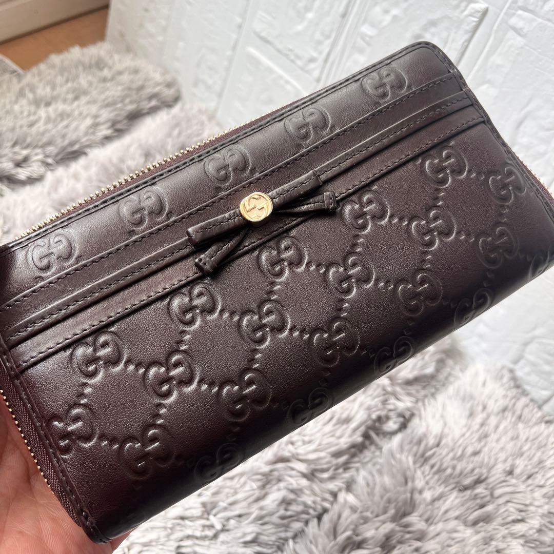 美品✨GUCCI ラウンドファスナー　シマ　リボン　ブラウン　長財布　レディース
