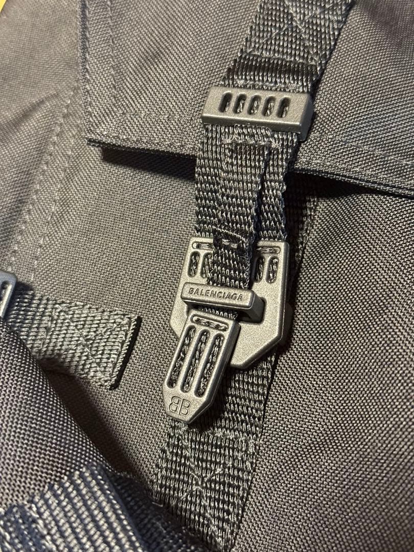 【美品】BALENCIAGA ARMY メッセンジャーバッグ ブラック