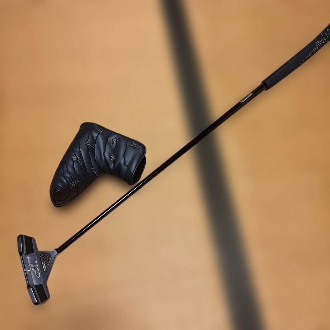 テーラーメイドTPトラストミッドナイトブルーパターB3TC 33インチ