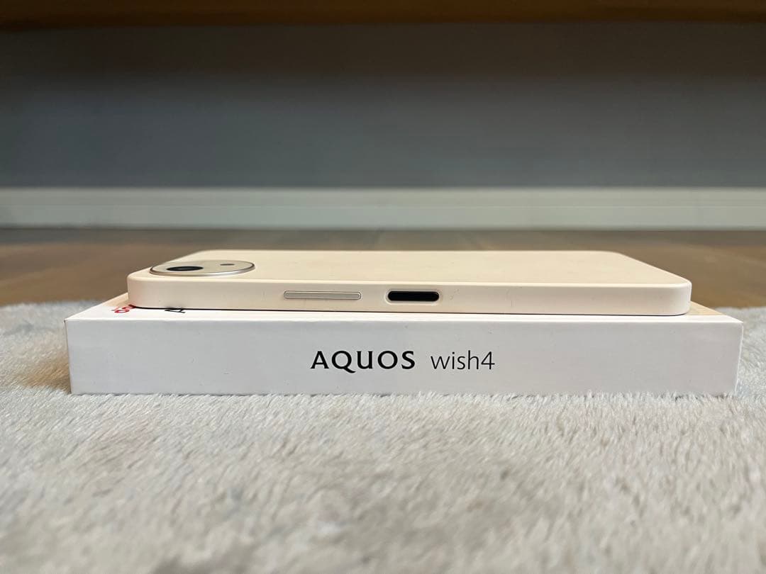 docomo AQUOS wish 4 ホワイト 箱付き