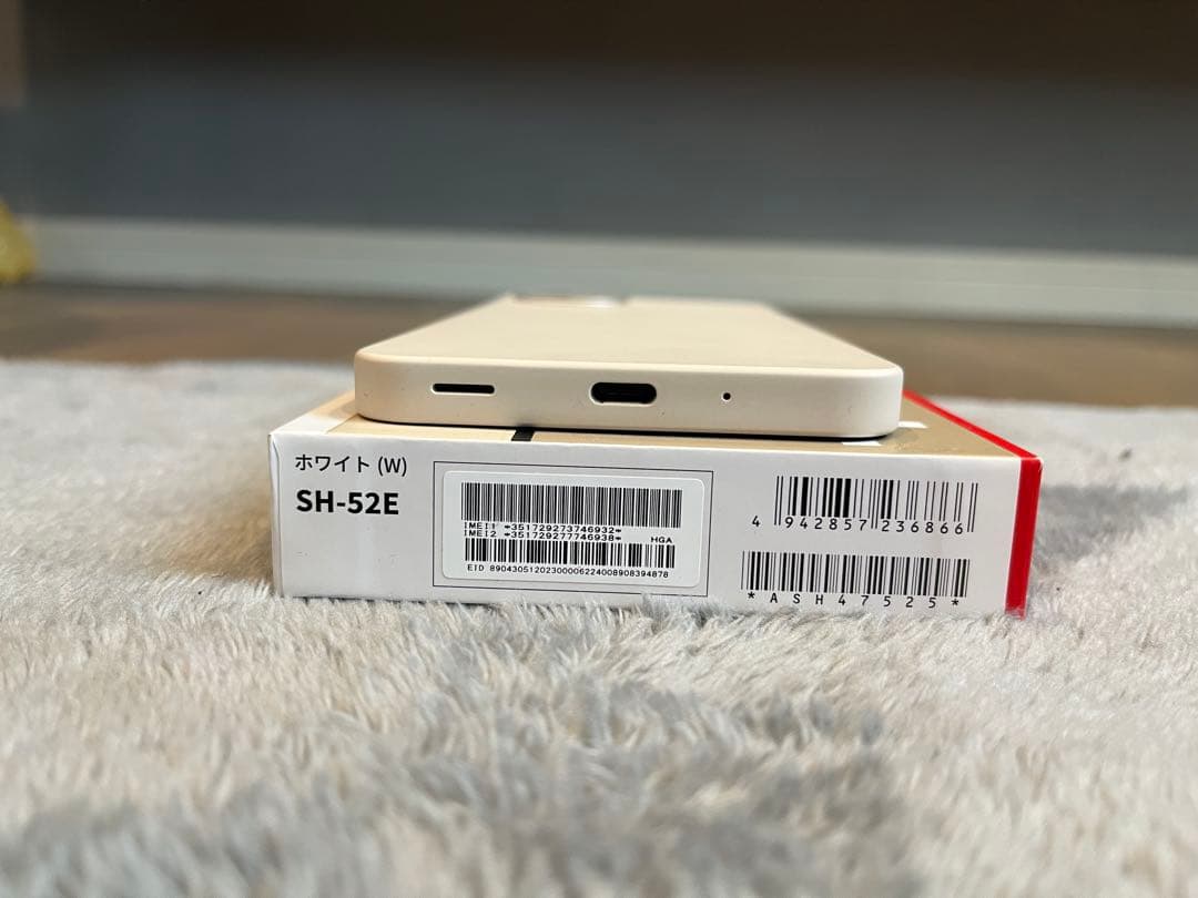 docomo AQUOS wish 4 ホワイト 箱付き