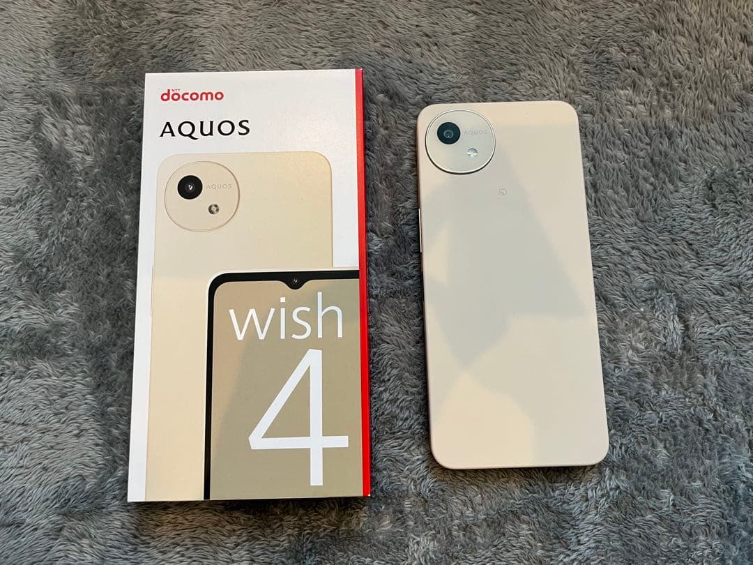 docomo AQUOS wish 4 ホワイト 箱付き
