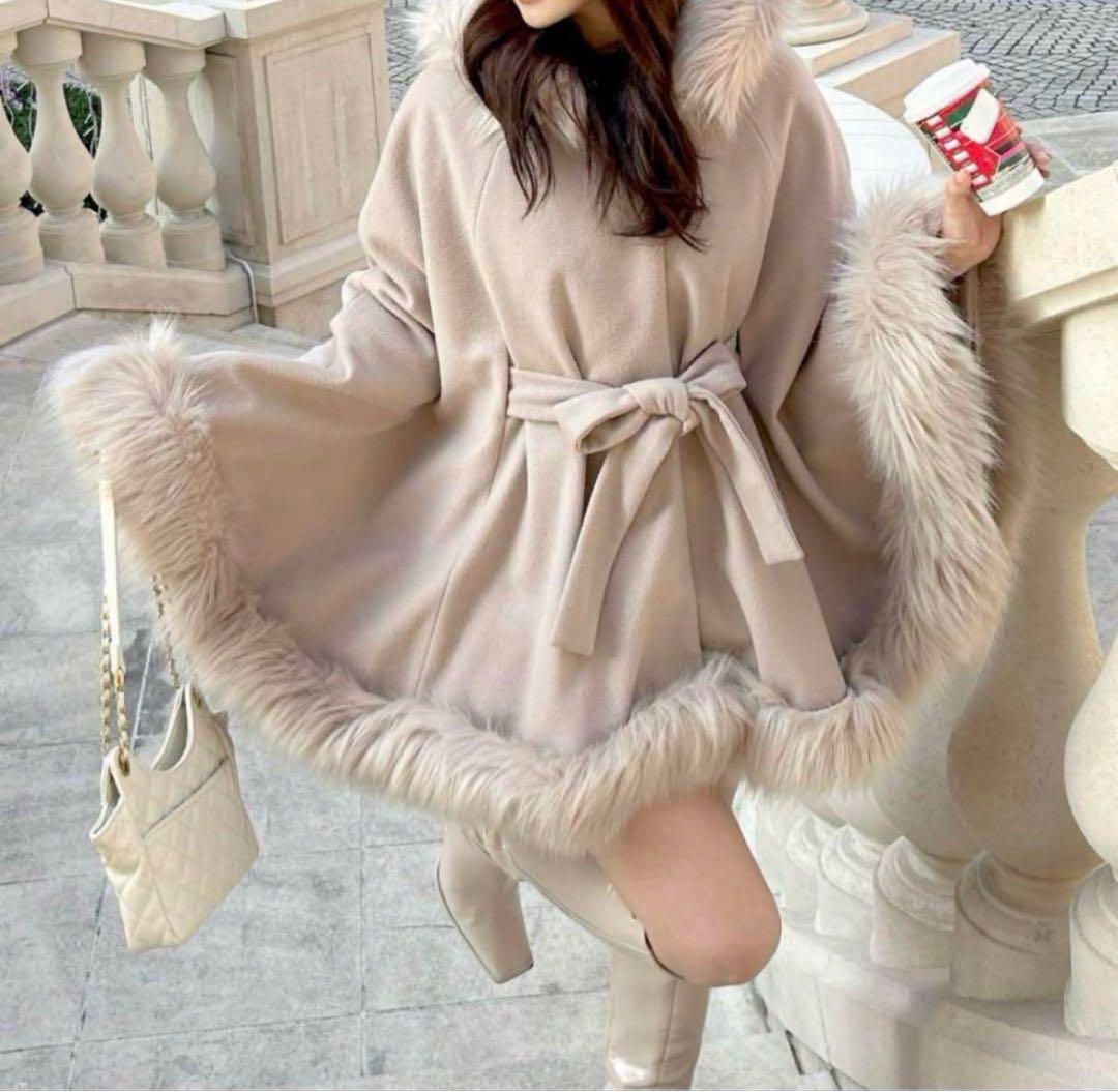 ロイヤルパーティー フードファーケープコートピンクベージュ