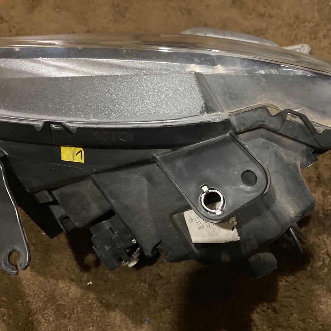 ロードスターヘッドライト右