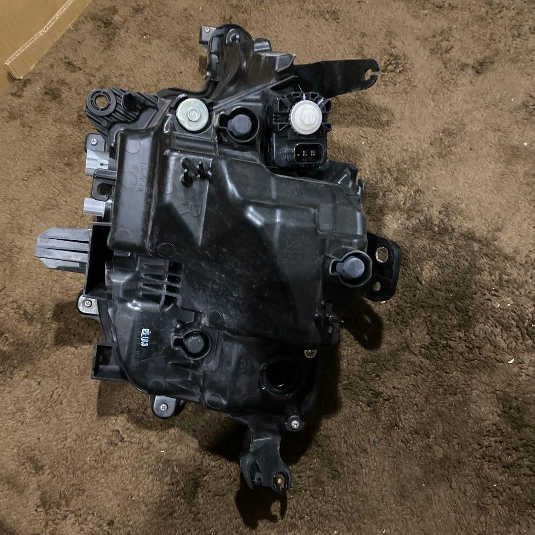 ロードスターヘッドライト右