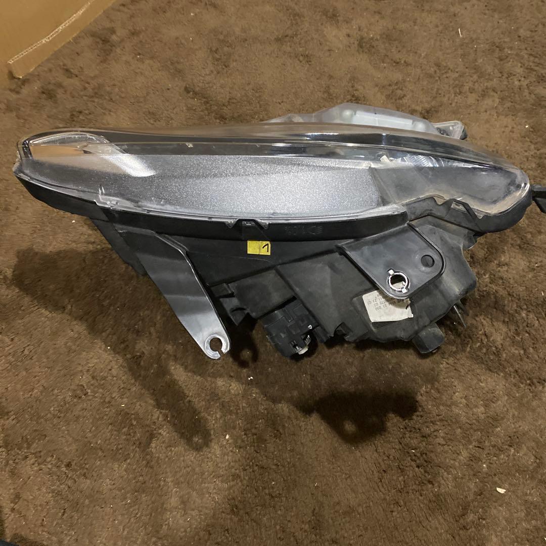 ロードスターヘッドライト右