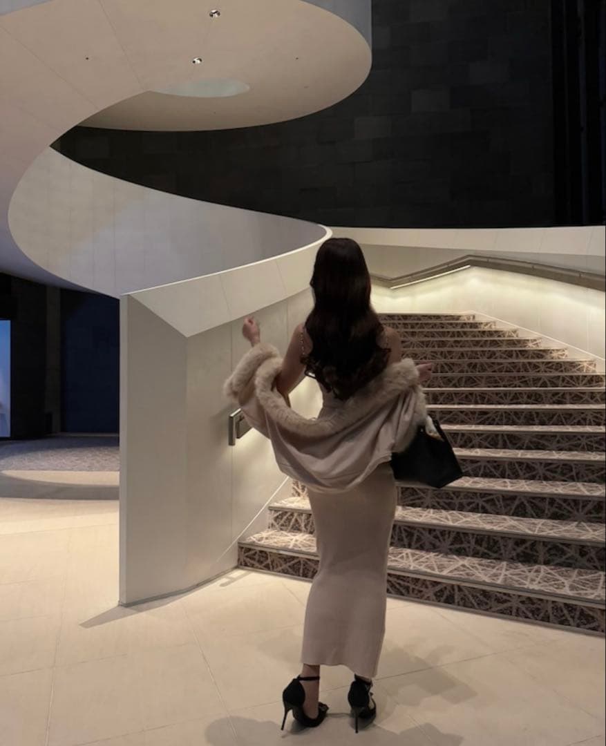 【即日発送】elmyu ファーポンチョカーデ×チェーンワンピset パーティー白