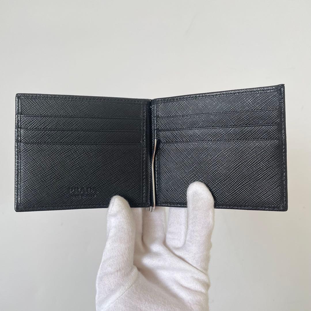 【未使用級】プラダ マネークリップ トライアングル サフィアーノ 2MN077