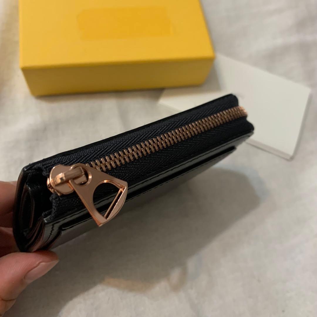 itti イッチ　財布　ブラック　レザー　ジップ　黒　革　極美品　ブラック