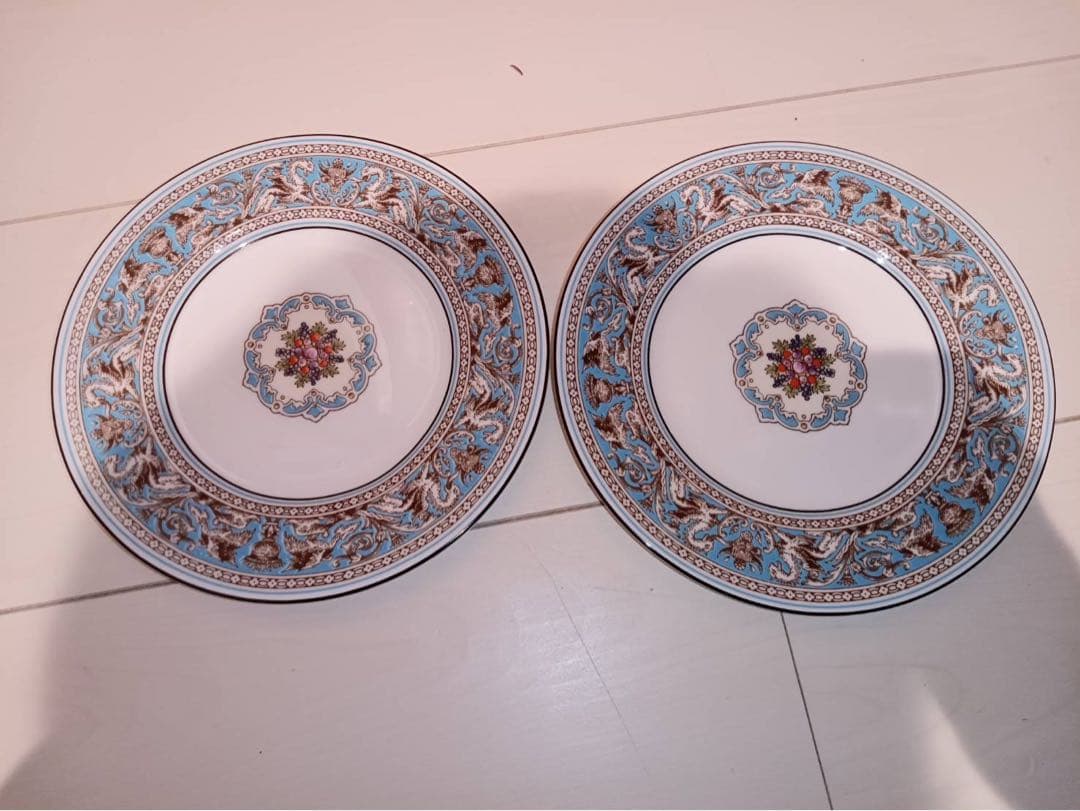 ウェッジウッド フロレンティーン ターコイズ 黒壺マーク 皿17.5cm