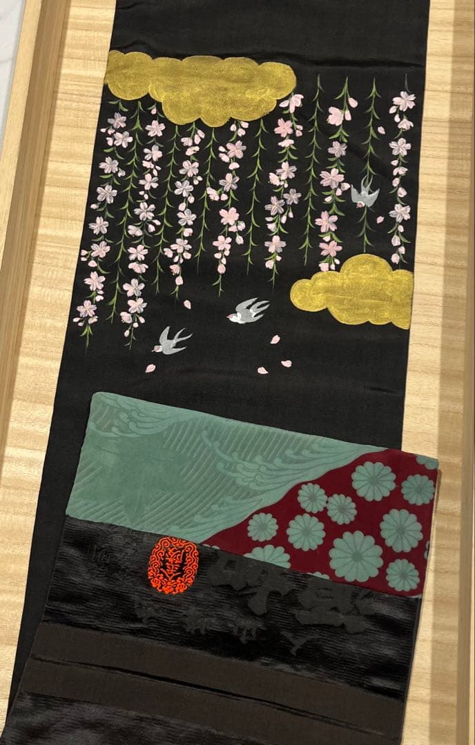 源如繻子アンティーク名古屋帯◇黒地 雲取りに枝垂れ桜とツバメ