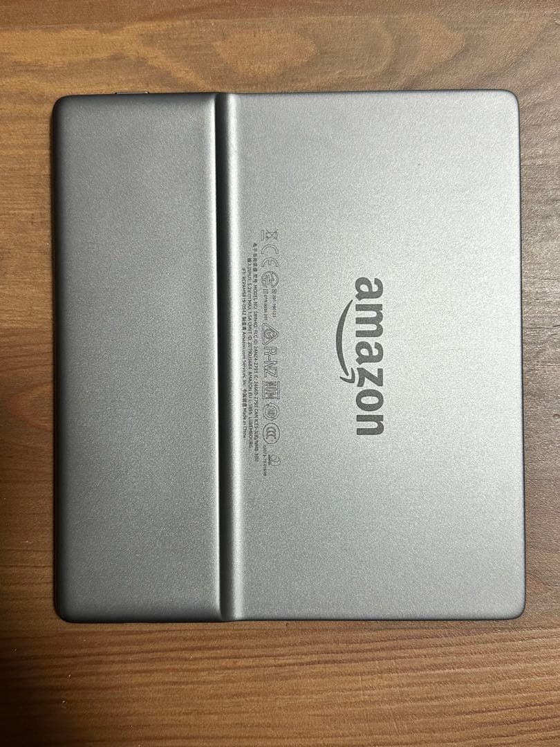 Amazon Kindle Oasis 本体 カバー付き