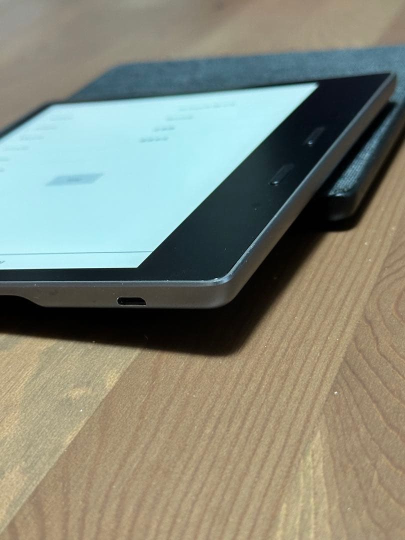 Amazon Kindle Oasis 本体 カバー付き