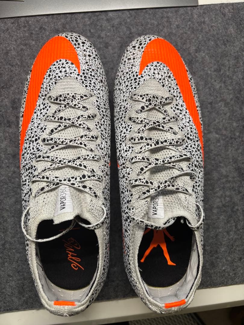 NIKEサッカースパイクマーキュリアルCR7 Safari