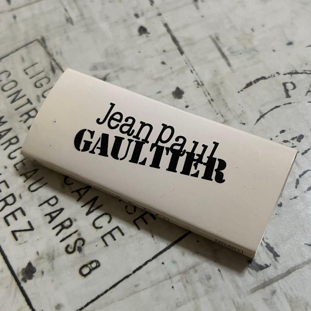 み*ん様 Jean-Paul GAULTIER ロゴ入り腕時計