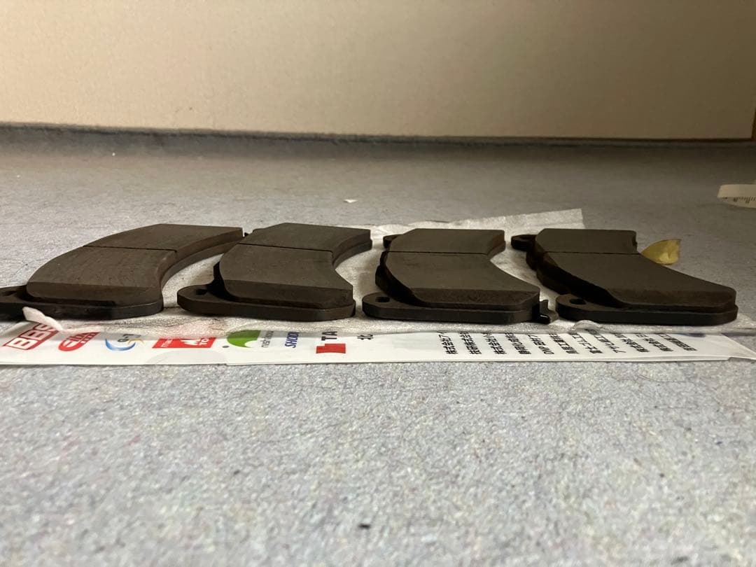 スバル　WRX STI VAB 純正フロントブレーキパッド　中古残7mm