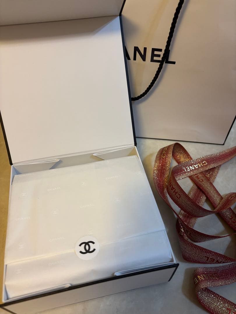 CHANEL LA CRÈME MAIN NOIR ALLURE