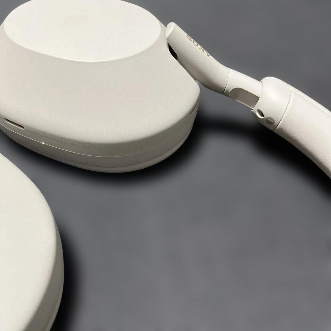 佐々木ゆう 　SONY WH-1000XM5 ヘッドホン