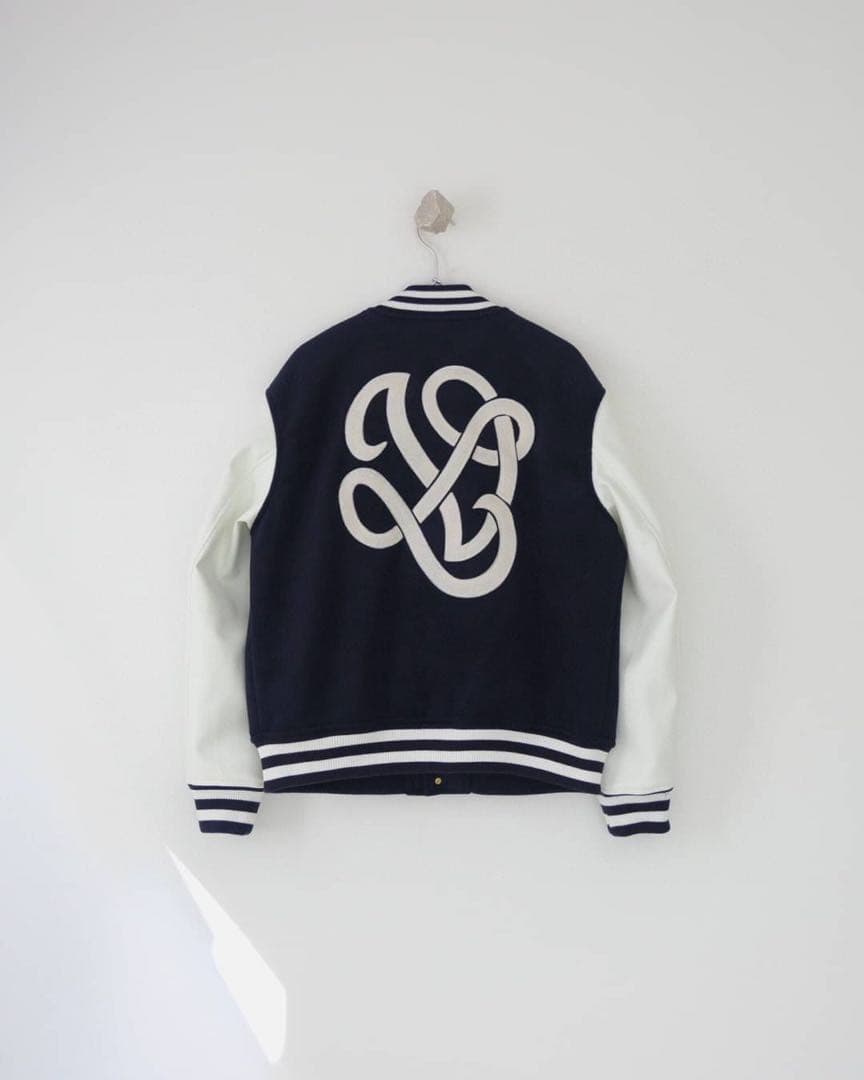 ルイヴィトン 刺繍入りネイビー/ホワイトスタジャン