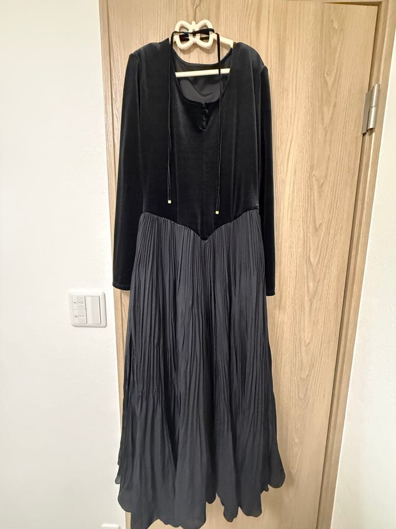 anuans ベロアシフォンドッキングワンピース