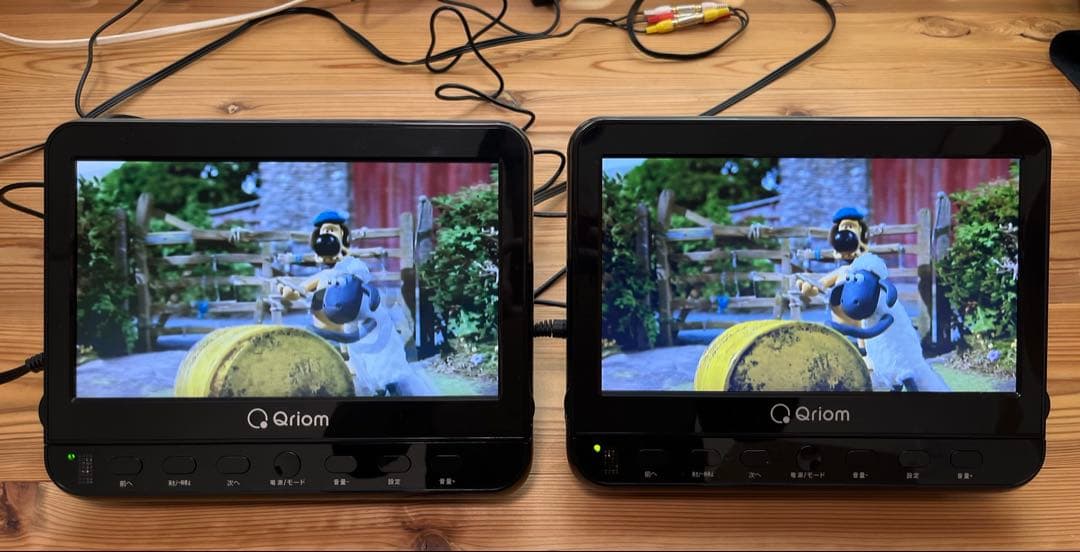 【オマケ有】ヘッドレストモニターDVDプレーヤー　キュリオムQriom２台セット