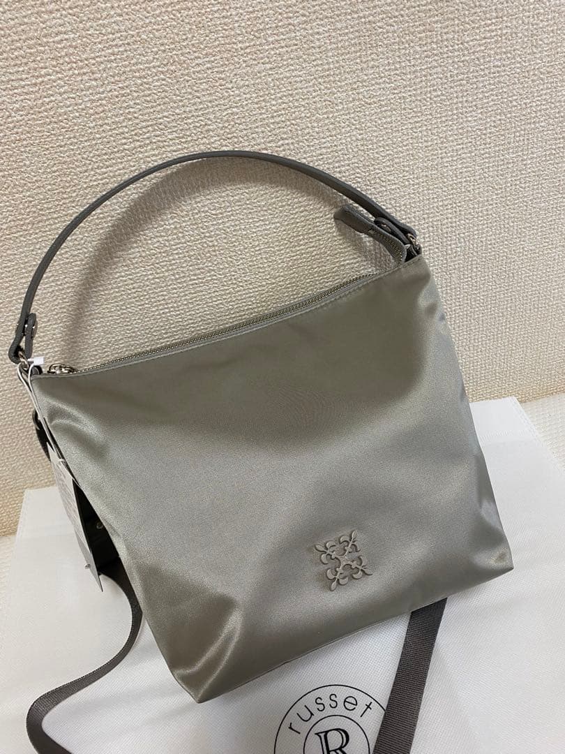 russet ラシット クラウズナイロンシンプルショルダーバッグ　ライトグレー