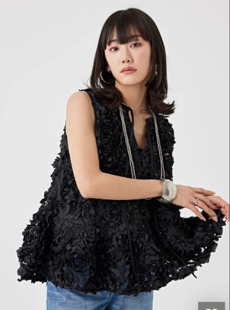 TORRAZZODONNA　shikina　フローラルシアーフレアトップス　黒