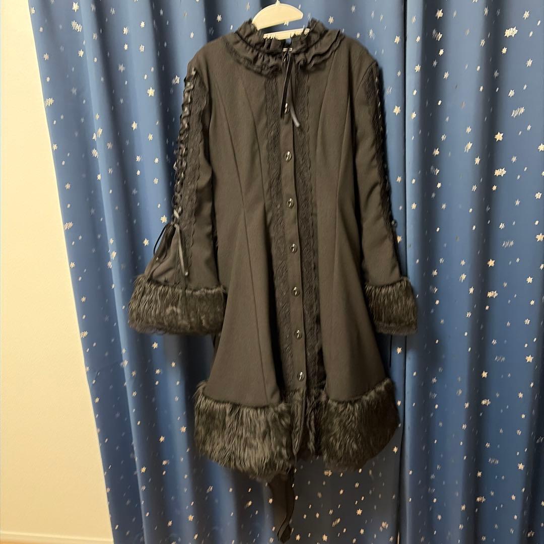 marble ファーケープ付き袖編みあげバッスルコート　未使用