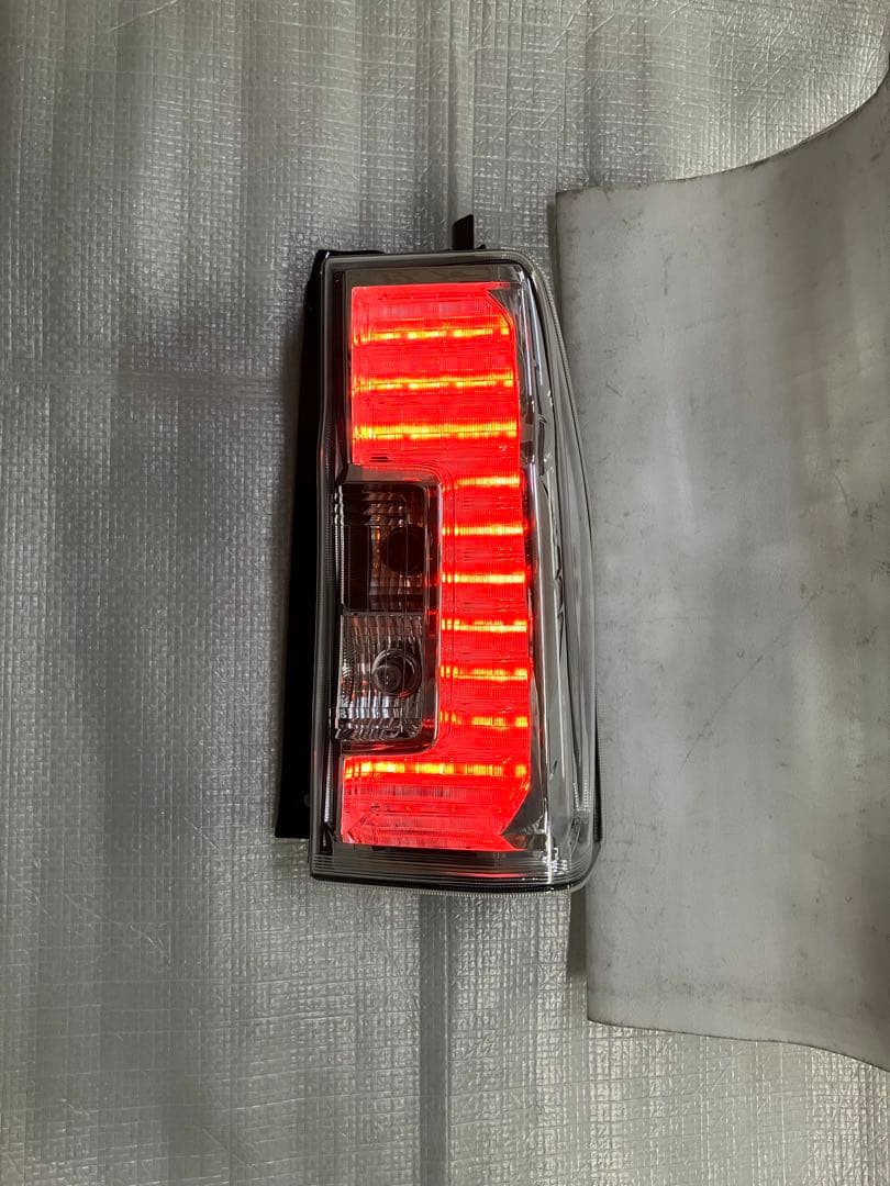 ♦︎ダイハツ★タントカスタムLA600S右純正テールランプ★インナーメッキ★良品★