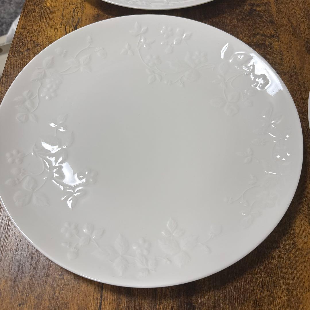  WILD STRAWBERRY WHITE プレート4枚セット