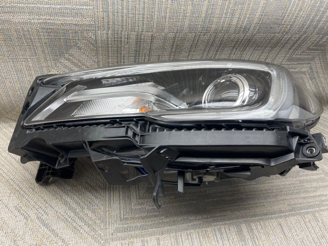 スバル レガシィBN9 BS9後期 左ライト KOITO 100-60388