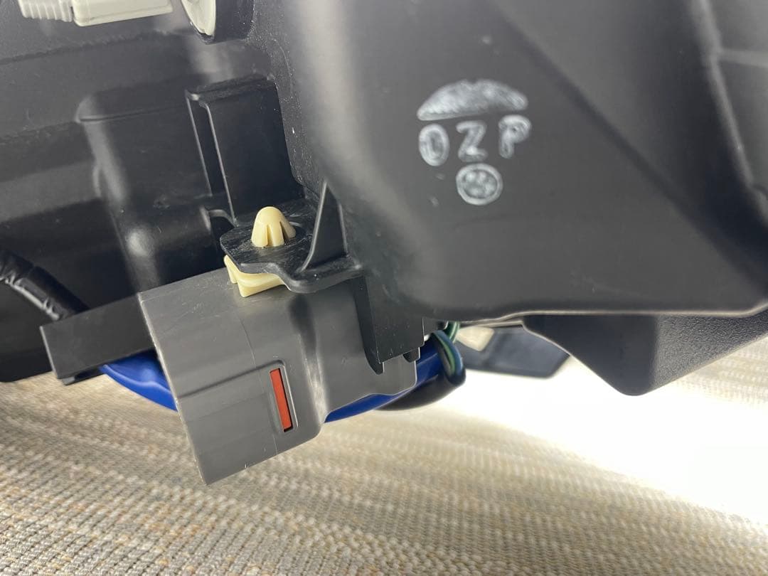 スバル レガシィBN9 BS9後期 左ライト KOITO 100-60388