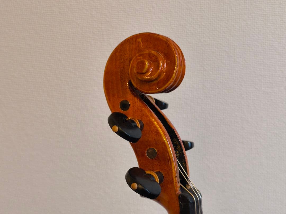 美品 4/4 バイオリン（裏板一枚板）弓・ケース・松脂・肩当てセット／すぐ演奏可