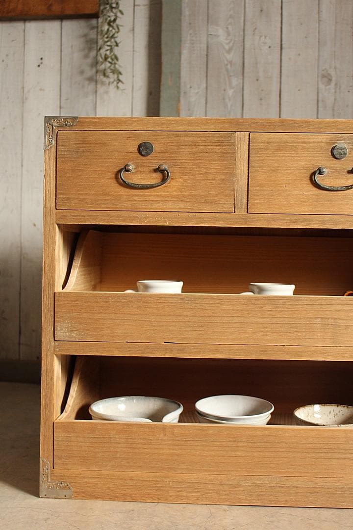 古い木製の引き出し5杯　チェスト　桐箪笥 昭和レトロ　古家具　古民家　時代家具