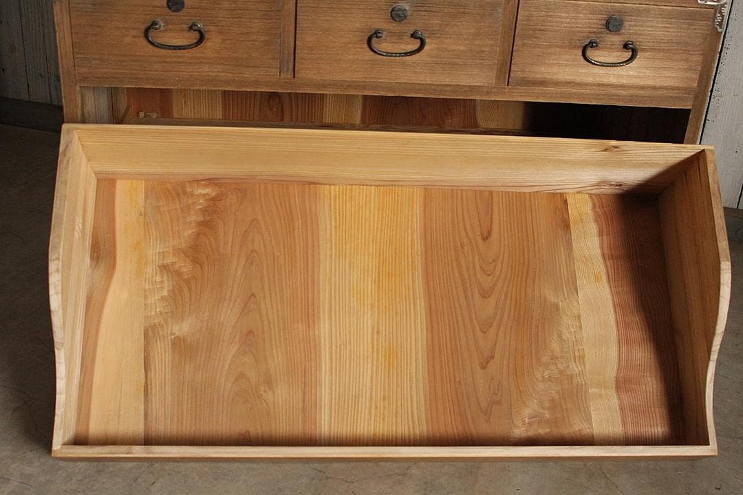 古い木製の引き出し5杯　チェスト　桐箪笥 昭和レトロ　古家具　古民家　時代家具