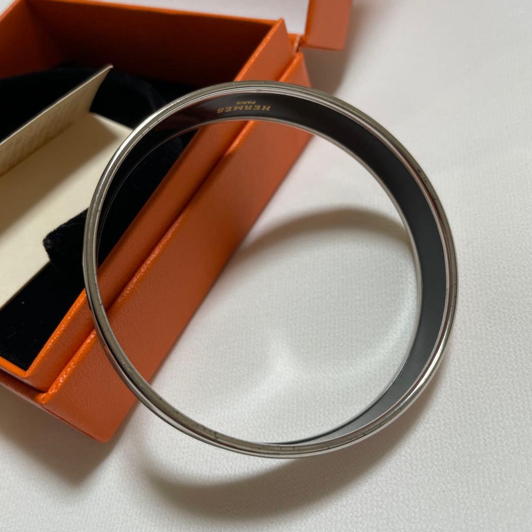 HERMES ピンク バングル 馬のモチーフ　エマイユ