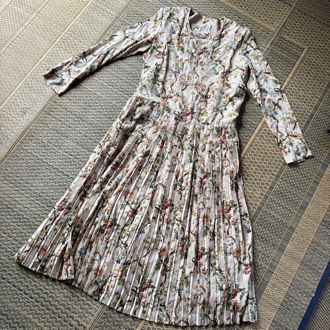 【INGEBORG】花柄プリーツ長袖ワンピース