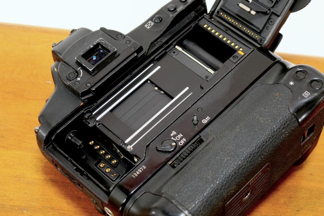 Canon EOS-1V 連写用バッテリーグリップ付き