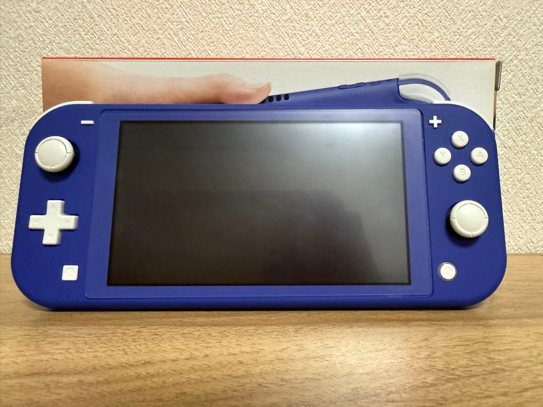 【美品】Nintendo Switch Lite 青　人気ソフト4点付き