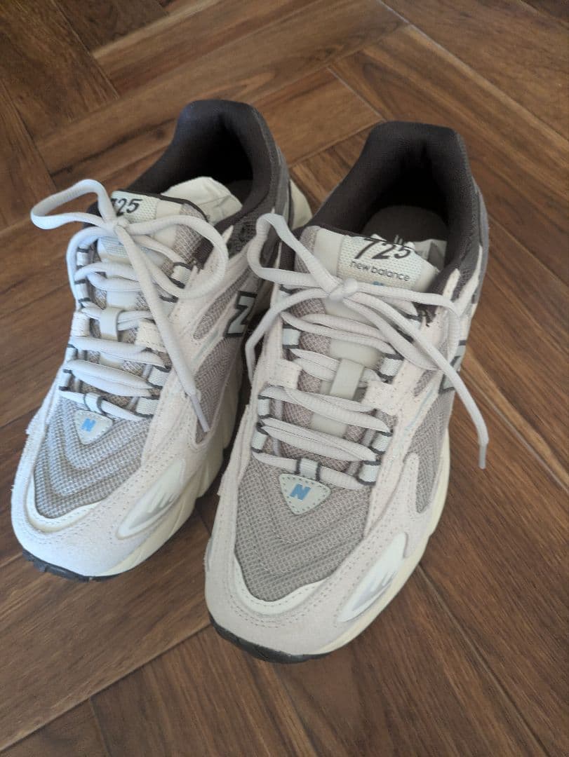 New Balance 725 ホワイト/グレー サボテンちゃん専用