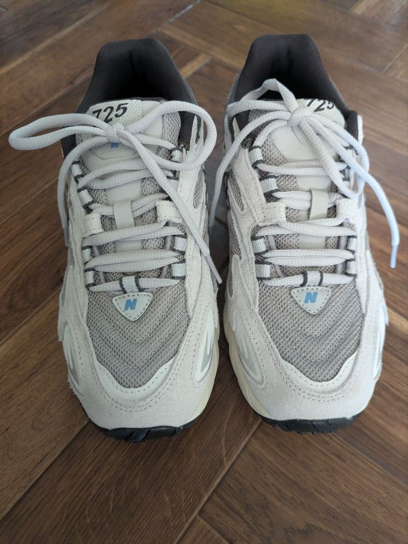 New Balance 725 ホワイト/グレー サボテンちゃん専用