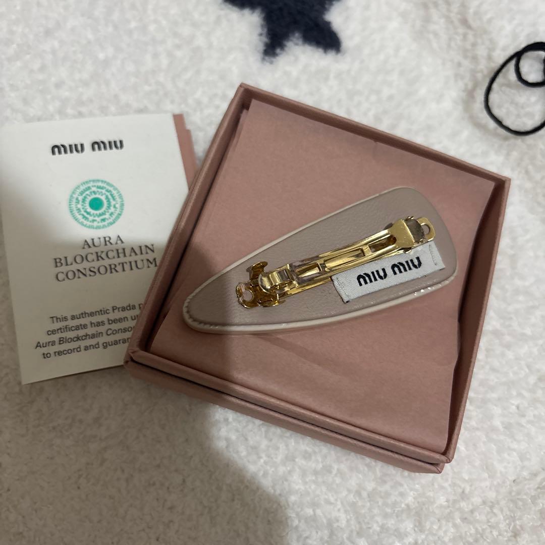 MIU MIU(ミュウミュウ) ヘア クリップ