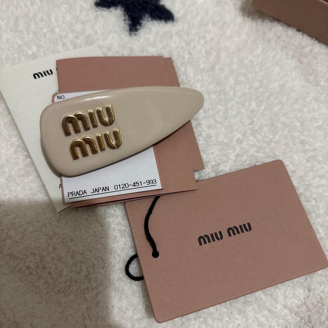 MIU MIU(ミュウミュウ) ヘア クリップ