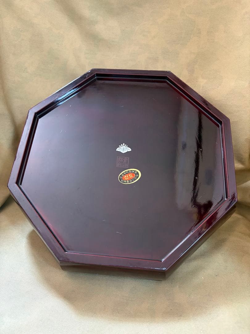 孔雀模様の八角形漆器　韓国伝統工芸 螺鈿細工 八角形 菓子器 容器