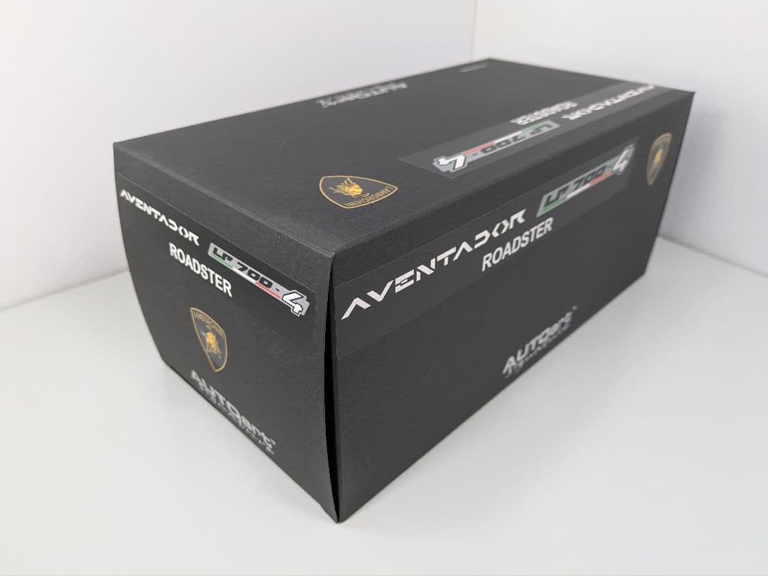1/18　ミニカー ランボルギーニ アヴェンタドール ロードスター LP700