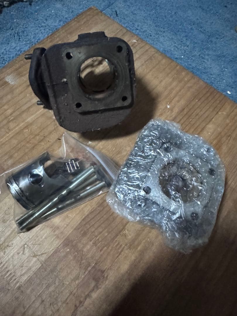 赤*ロ様 AF35 ボアアップキット、純正ピストンシリンダーセット