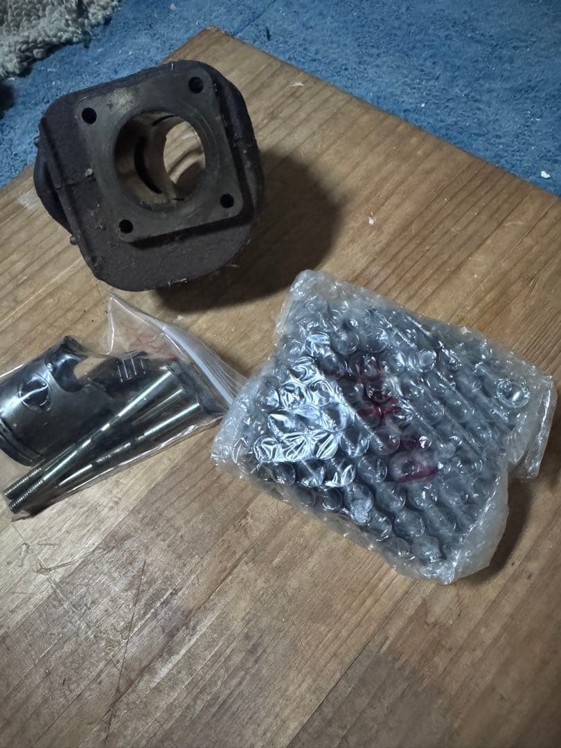 赤*ロ様 AF35 ボアアップキット、純正ピストンシリンダーセット