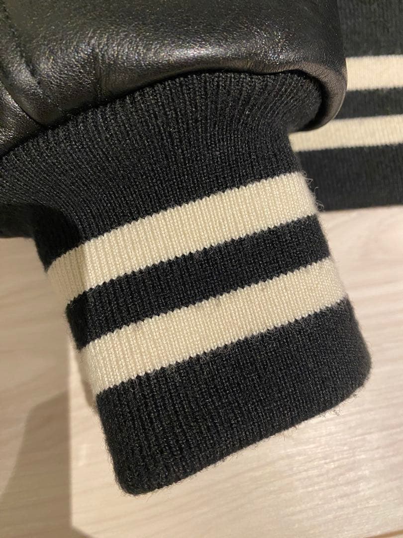 FR2 HUF パイルロゴ スタジャン L 袖レザー　ワールドワイド